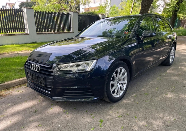 Audi A4 cena 69900 przebieg: 199999, rok produkcji 2017 z Lublin małe 301